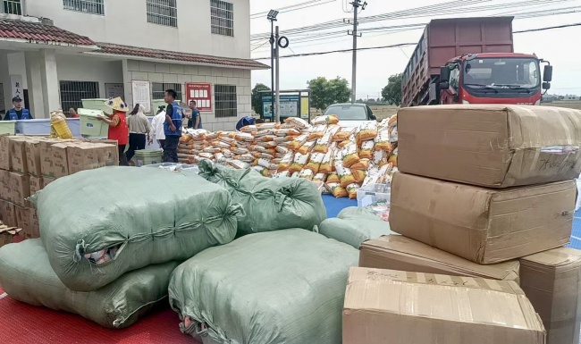 爱心跨越山水驰援灾区！近20万元救灾物资已运抵湖北三地灾区