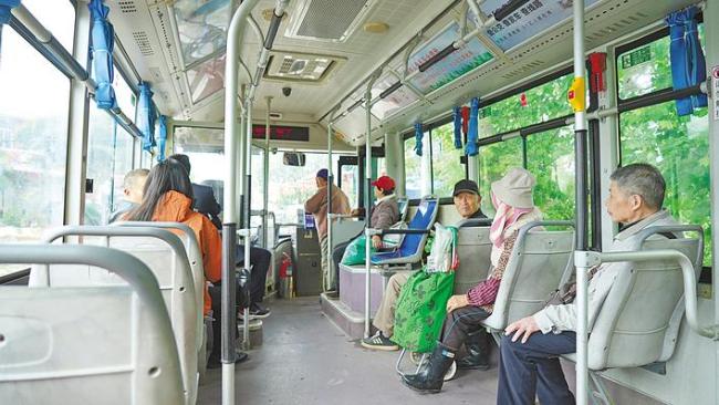 远郊进城的“连心桥”  武汉40路公交 50岁了