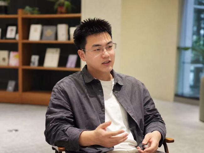 青年作家耿鑫铭:以笔墨镌刻岁月 让大众传记承载时代温度