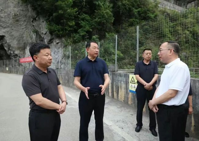 湖北省委书记在恩施州调研防汛减灾和安全生产工作，现场测试卫星电话