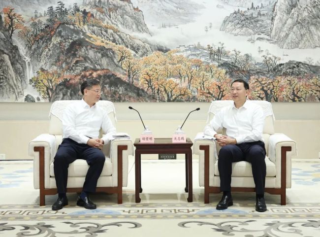 关志鸥会见宝武集团董事长胡望明总经理侯安贵