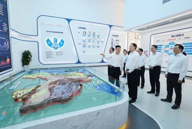 关志鸥在九州通医药集团调研时强调 更大力度促进民营经济健康发展高质量发展 为加快建成支点提供坚实支撑