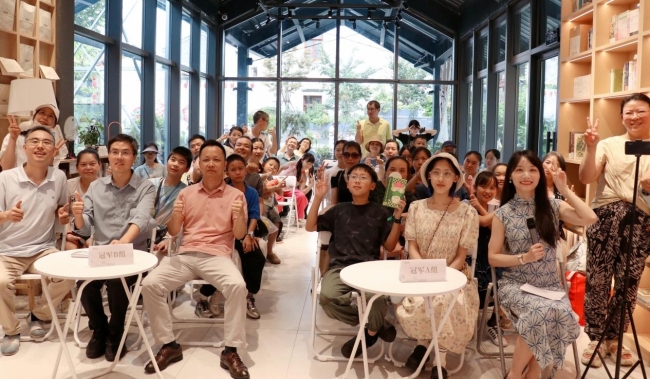 阅读经典好书，争当时代工匠——职工家庭经典诗词对诗活动走进华拾书店