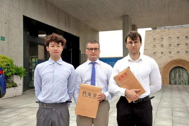 揭露日本侵华暴行 向世界发声  中法三青年11天跨越六省市捐赠近三千页抗战档案史料