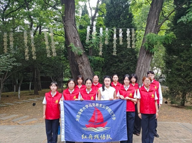 行走红色思政课堂_践悟青春初心使命