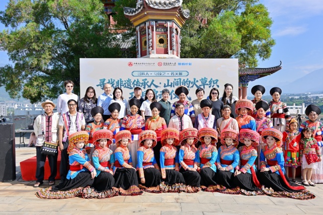 赋能山间非遗 织就巾帼力量｜“寻找非遗传承人·山间的火草织”项目正式启动
