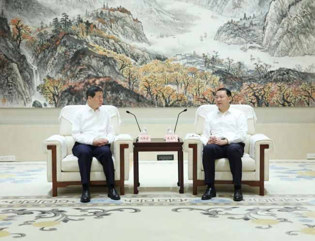 关志鸥会见中国电信董事长柯瑞文