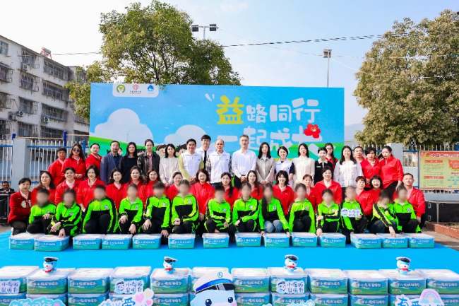 “小海豚计划”公益捐赠仪式在湖北襄阳南漳成功举办