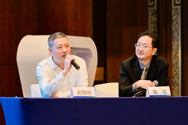 近视手术迈入10秒精准时代：福建省首台机器人全飞秒VISUMAX 800落户厦门眼科中心，SMILE pro技术同步发布