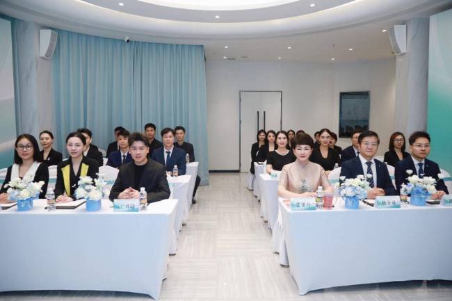 红瑞集团三十周年献礼 杨丽萍御用造型师 VC 刘超亲临瑞韩共探美学融合
