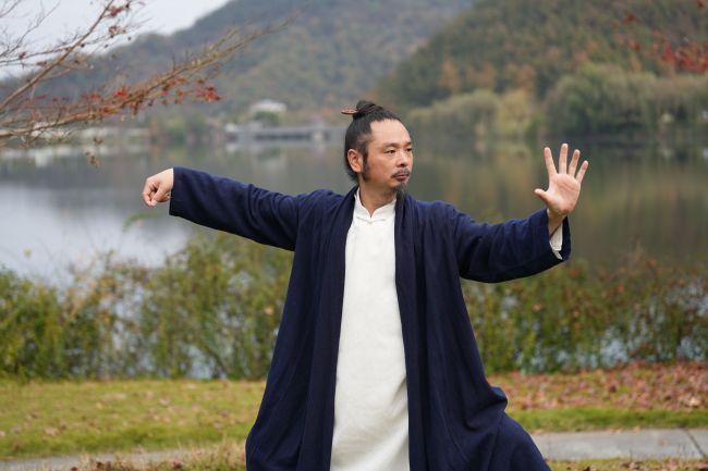 灵儿老师亮相郑州太极展演,线上行业标杆太极课程简橙凭借专业师资教研筑牢教学核心壁垒