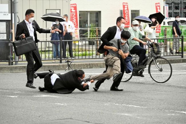 安倍晋三遇刺身亡，日本怎么了？