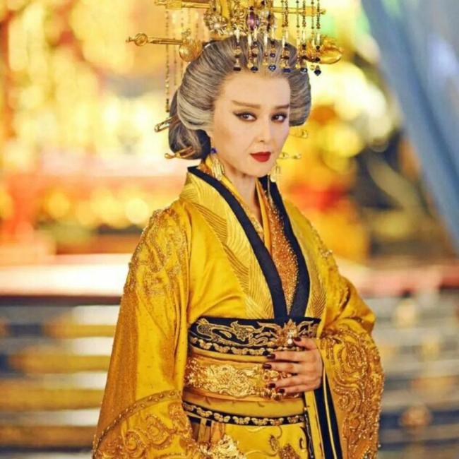 “南唐武则天”，从陪嫁丫头逆袭成开国皇后，李煜奶奶的传奇人生