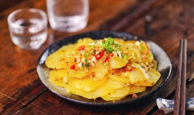 清蒸鲜虾、肠粉蒸肉、酸辣拌鸡胗的家常做法