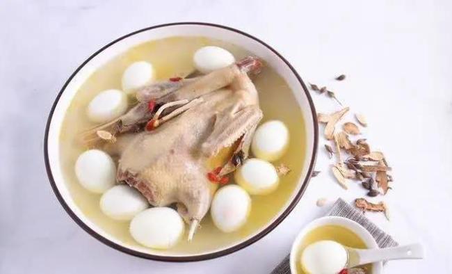 老鸭汤里藏了啥秘密？加3味食材，喝完整个人都活了！