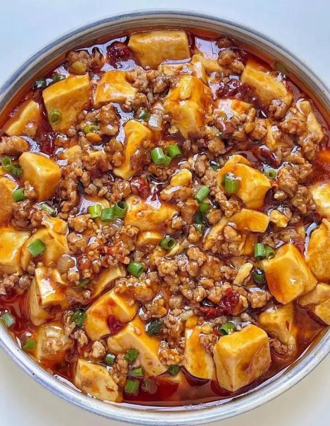 家常菜也能出彩？瘦肉焖豆腐，30分钟惊艳全家