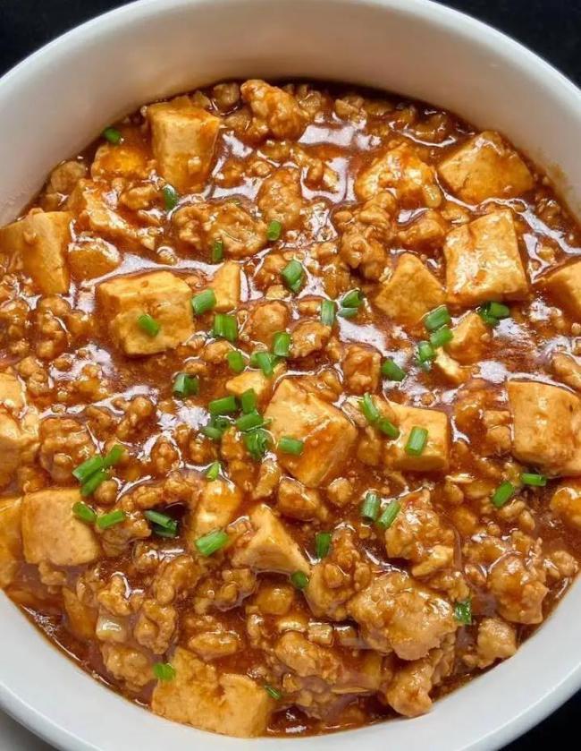 家常菜也能出彩？瘦肉焖豆腐，30分钟惊艳全家
