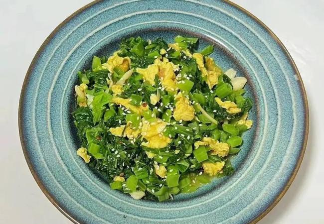 2块钱买把芥菜，补钙比牛奶强，简单一炒全家抢着吃