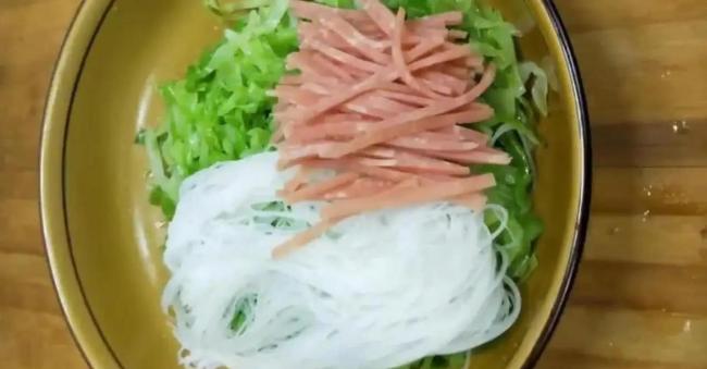 10分钟做凉拌粉丝，清爽开胃全家爱，你家咋拌最好吃？