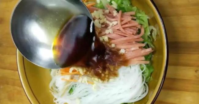 10分钟做凉拌粉丝，清爽开胃全家爱，你家咋拌最好吃？