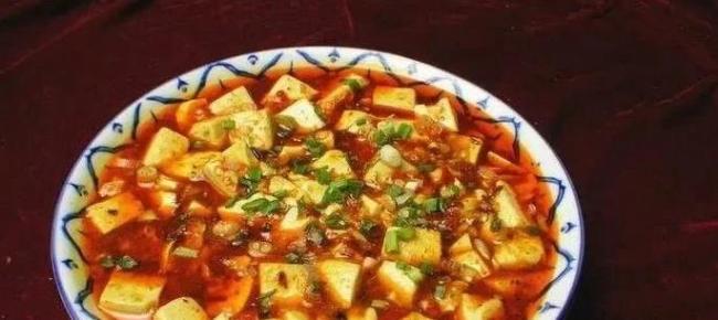 井冈山美食有多香？一口豆腐嫩到化，红烧肉吃完忘不掉