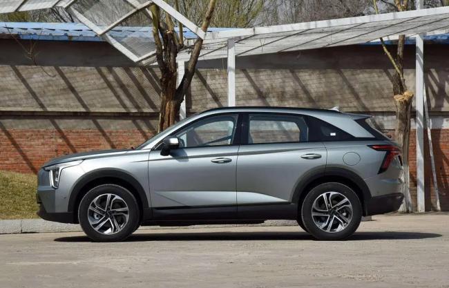 9.98万入手插混SUV，省油又省钱，丰田锋兰达咋比？