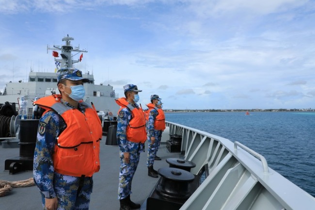 中国海军舰艇编队完成赴汤加运送救灾物资任务返航