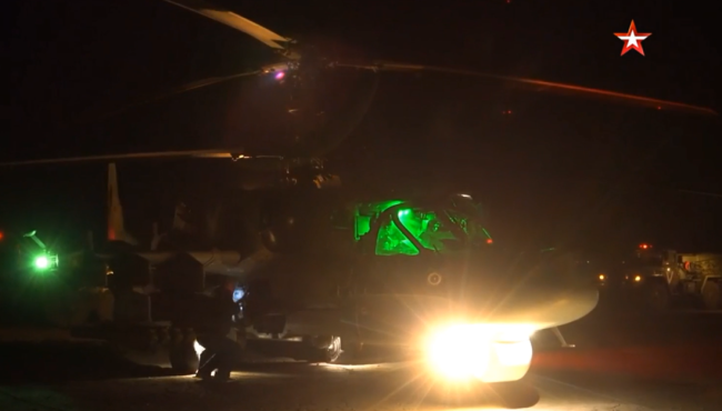 俄武装直升机夜袭乌军指挥所现场浓烟四起