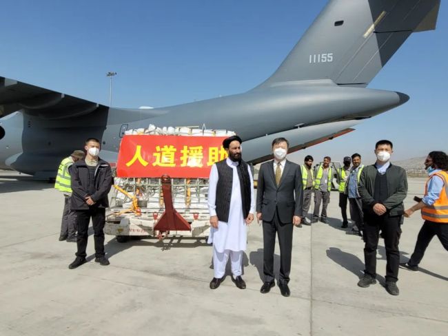 中国空军两架运-20飞抵阿富汗运送抗震救灾物资