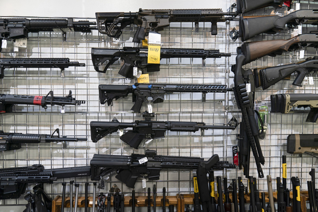 美军火商凭借AR-15步枪赚取暴利10年赚了超10亿美元
