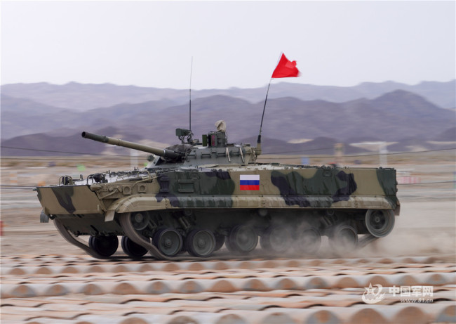 国际军事比赛：中国车组夺得“苏沃洛夫突击”单车赛第二轮第一名