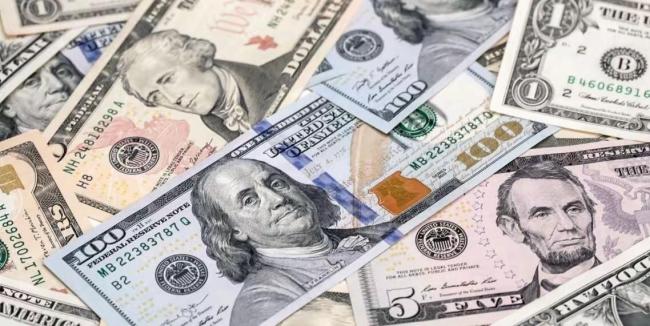 特朗普陷入困兽之斗，两党互撕，美元信用危了他已无力扭转乾坤？