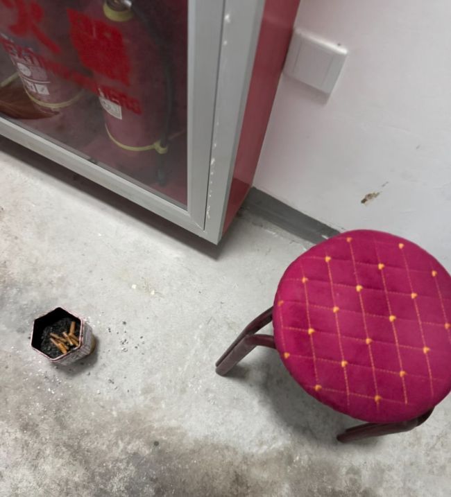 北京控烟令下谁在楼道吞云吐雾 物业监管难见效