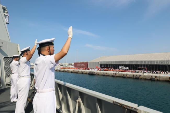 中国海军第四十七批护航编队包头舰技术停靠阿布扎比 威武霸气引赞叹