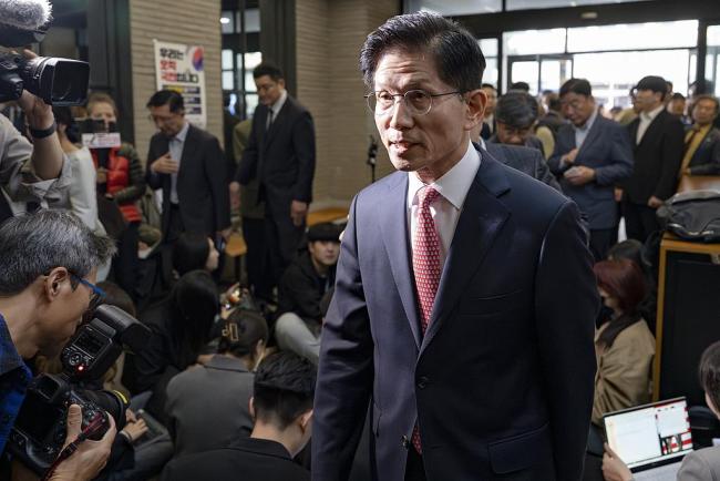 韓德洙宣布退選,，韓國國民力量黨選舉“換將”計劃落空 金文洙保住候選人資格