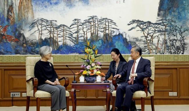 特朗普请求访华未果，中方在北京会见另一位美国客人，信号不简单 稀土与芯片博弈升级