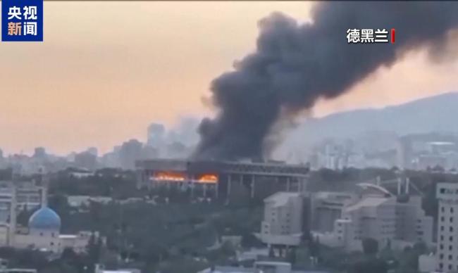 伊朗大量民众排队离境 边境口岸拥堵严重