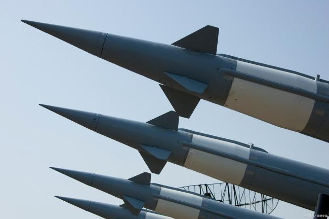 胡塞武裝導(dǎo)彈襲擊以機(jī)場 高超音速武器突破防空系統(tǒng)