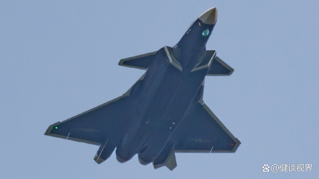 博主：殲-20S堪稱5.5代戰(zhàn)斗機(jī) 全球首款雙座五代機(jī)服役