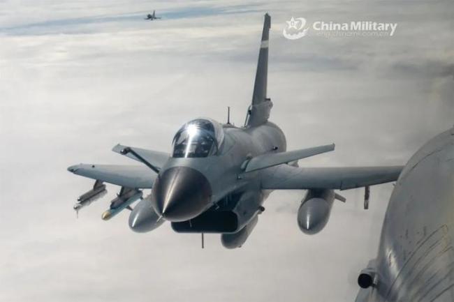 九三阅兵彩排画面曝光，歼10没有加入空中编队？
