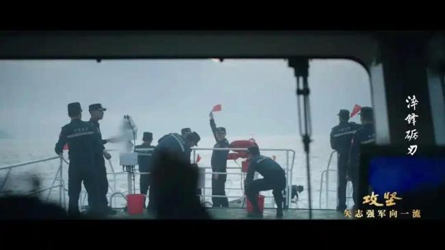 首次公开！中国海警6分钟拖离菲侵权船只，对方掏枪威胁 无畏守护主权