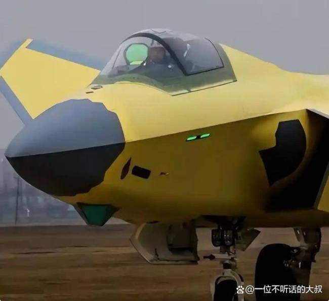 “黄皮”歼-20A首次公开 实战化宣言引发关注
