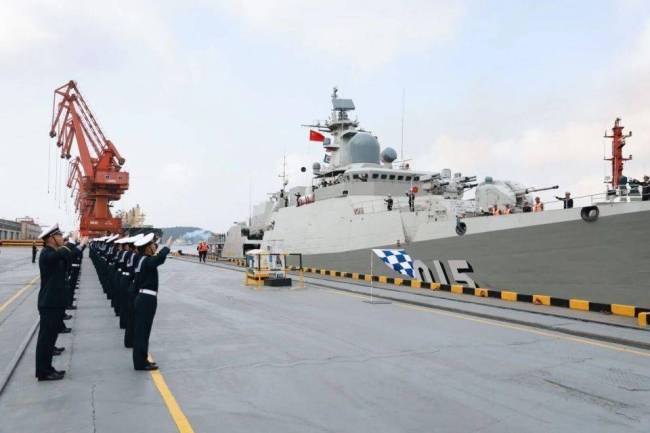 越南海军两艘舰艇抵达防城港 中越联合巡逻20周年庆典