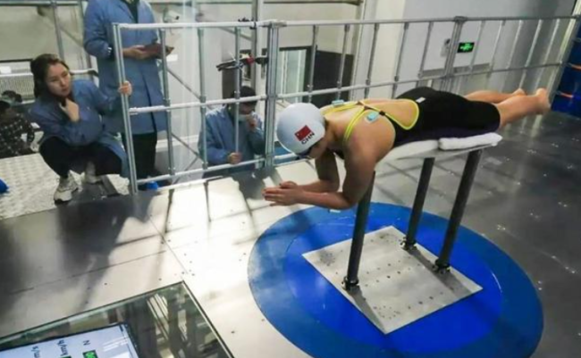 中国科学家和游泳运动员联手减少泳池阻力。图片来源：中国航天科技集团有限公司