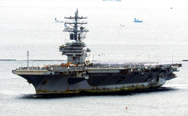 美軍航母結束阿富汗任務返回日本，船身銹跡斑斑