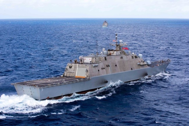 美国海军“密尔沃基”号濒海战斗舰因疫情“趴窝”