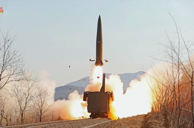 朝鲜KN24新型近程弹道导弹发射画面公开