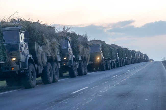 当地时间2022年2月23日报道，据媒体援引拉脱维亚总理和熟悉美国最新情报的消息人士的说法称，俄罗斯军队已进入乌克兰东部地区。