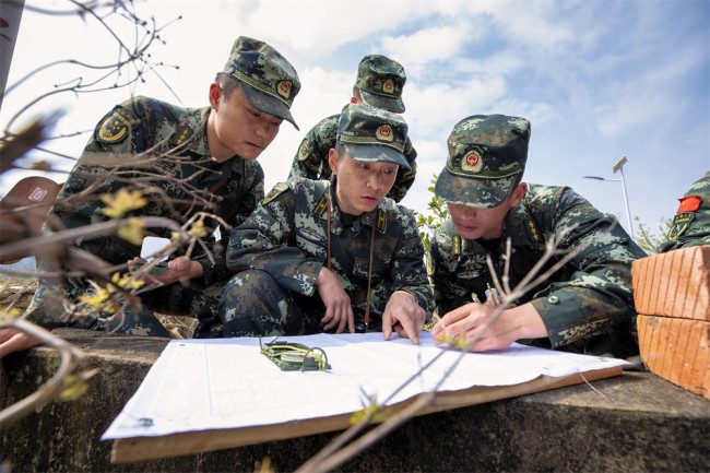 武警桂林支队开展“警官训练日”提升带兵打仗能力