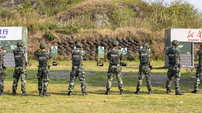 武警桂林支队开展“警官训练日”提升带兵打仗能力